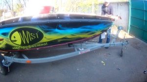 Оклейка пленкой лодку