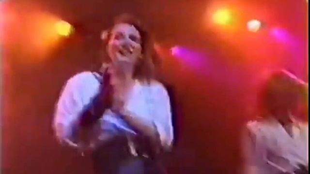 Sass Jordan singing back up for Canadian group The Box (1986) смотреть онлайн