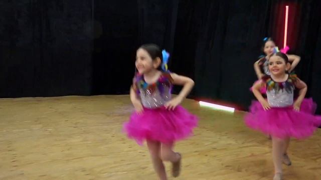 Waka Waka This Time for Africa - Shakira | Pre Primary Jazz Dance Class @ Nadia's Performance Studi смотреть онлайн