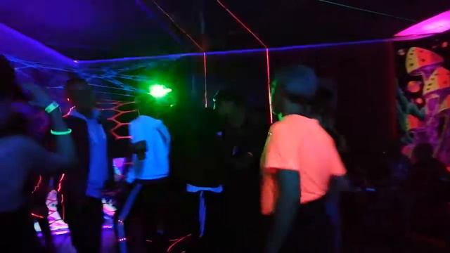 Gee's Club Geesthacht смотреть онлайн