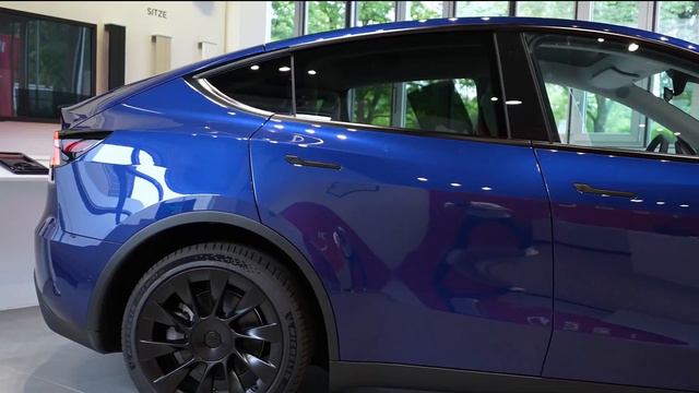 Tesla's New 2022 Model Y vs 2020 Model смотреть онлайн