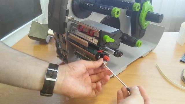 Замена протягивающих валиков на принтере BRADY I7100 смотреть онлайн