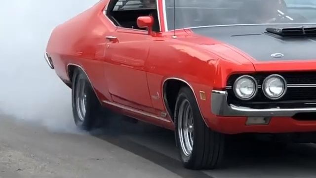 7,500 RPM Burnout in the 1970 Torino Cobra 429SCJ смотреть онлайн