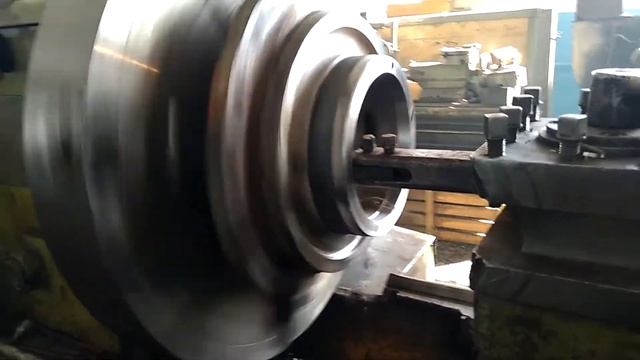 Восстановление корпуса вибратора грохота( обовтуливаем на горячую и расточка под подшипники) смотреть онлайн