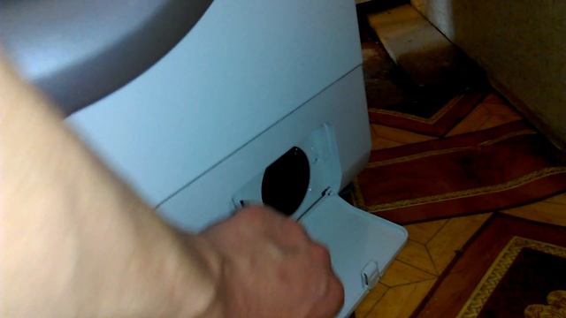 Стиральная машинка LG 5.5 кг.Течь воды из под крыжки барабана.Простой ремонт. смотреть онлайн