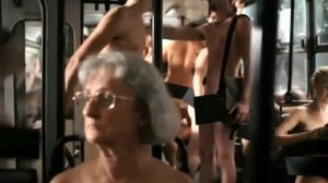 Голые люди везде!