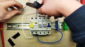 Как поменять дифавтомат в щите своими руками под напряжением. Замена дифавтомата двумя вариантами