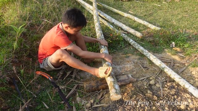 Orphaned boy - Wandering alone looking for food - Building a wooden bed in the shelter. (episode 58 смотреть онлайн