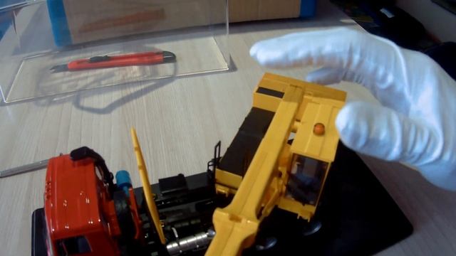 Обзор модели от SSM Экскаватора-планировщика UDS-114A (на шасси Tatra 815) смотреть онлайн