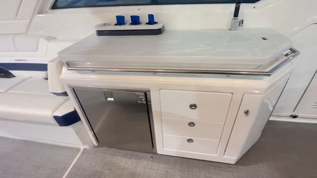 Dominate the Waves: Formula 380 SSC 2023 and its Twin Mercury 600HP Outboards смотреть онлайн