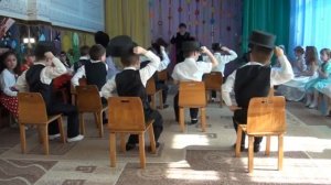 Танец со шляпами - мальчики