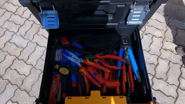 что помещается в мобильный комод - Dewalt Tstak