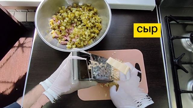 Простой и очень вкусный!!! Вариант салата с варёной колбасой смотреть онлайн
