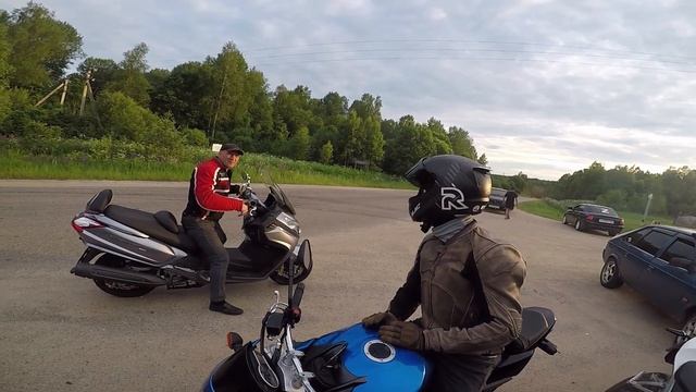 Заруба - Honda CBR600RR против Suzuki GSR750 и BMW S1000RR HP4 против Suzuki GSXR1000