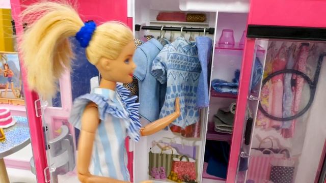 Барби ругает Кена, потому что он не убирается дома. Видео для девочек про жизнь куклы Барби смотреть онлайн