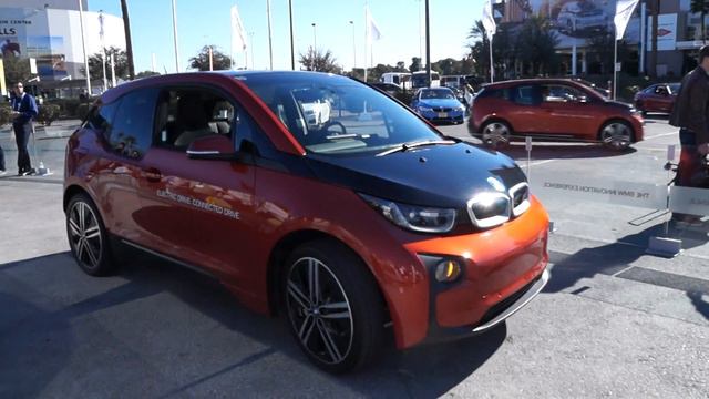 BMW i3 car autonomously coming from parking lot смотреть онлайн