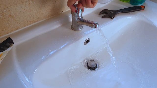 How to Fix Poorly Flowing Tap, Tap Running Slowly, Faucet Running Slowly смотреть онлайн