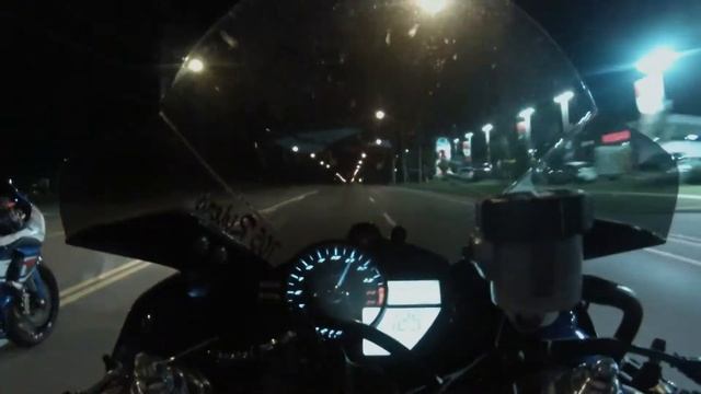 2012 gsxr 1000 vs 2010 r1 STRD MODE R1) (WHEELIE MODE GSXR) смотреть онлайн