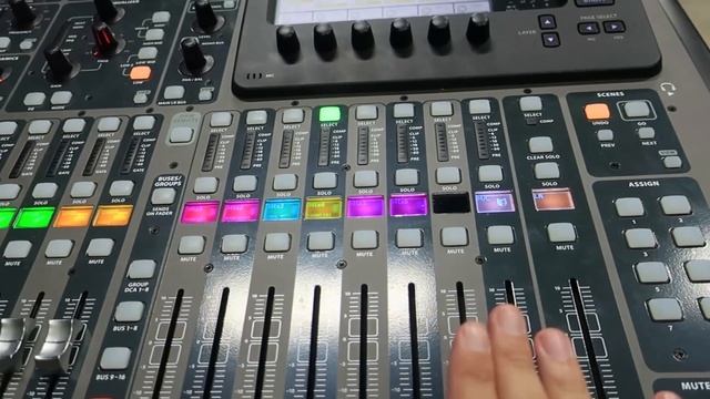 SONORIZACIÓN CON MATRICES DE LA MESA BEHRINGER X32 y STAGEBOX S16 - LINE ARRAY, SUBS y FRONT FILL смотреть онлайн