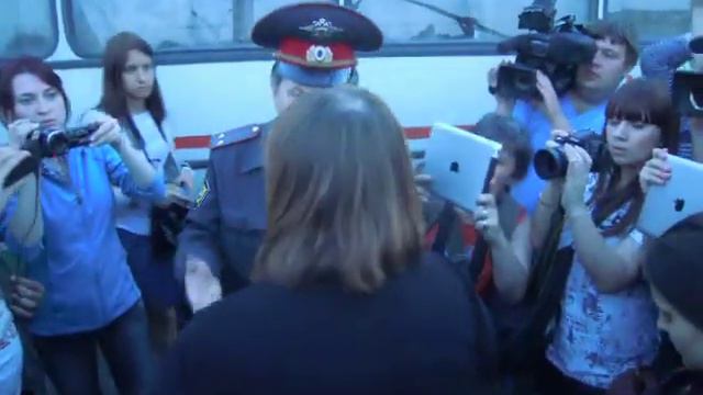 Подполковник полиции даёт интервью смотреть онлайн
