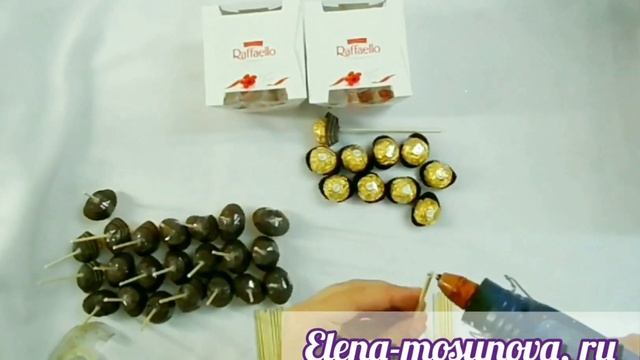 Часть 1 Букет из конфет- Как закрепить конфеты Раффаелло и Ферреро роше для букета