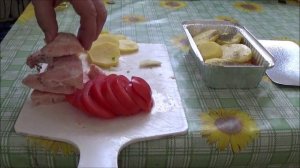 Курица с картошкой и помидорами в духовке..mp4