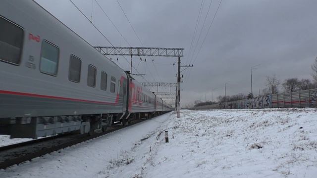 Электровоз ЭП20-035 с фирменным поездом Кубань №29 Москва - Новороссийск смотреть онлайн