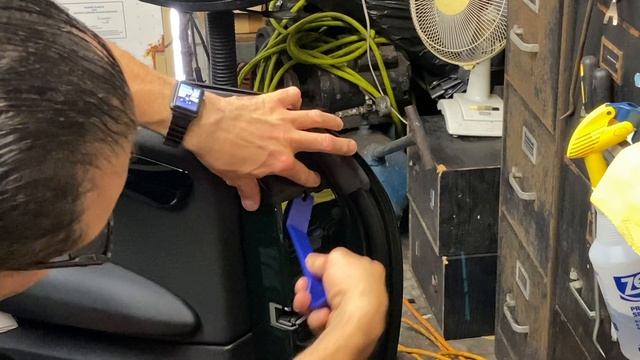 How to remove lower window sweeps on a 2021 Mini Cooper 2 door смотреть онлайн