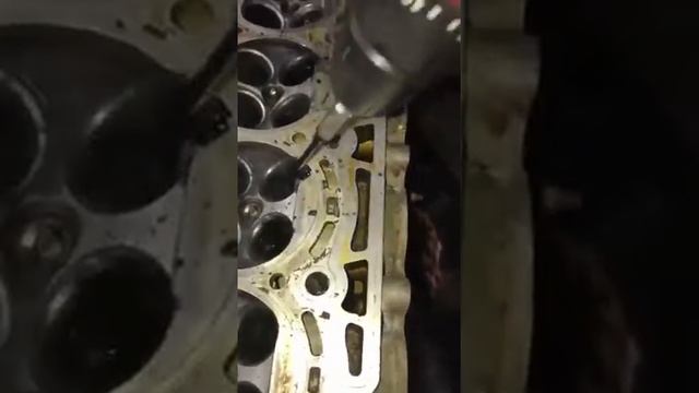 Очистка воздушных каналов ГБЦ EW10J4 RFN смотреть онлайн