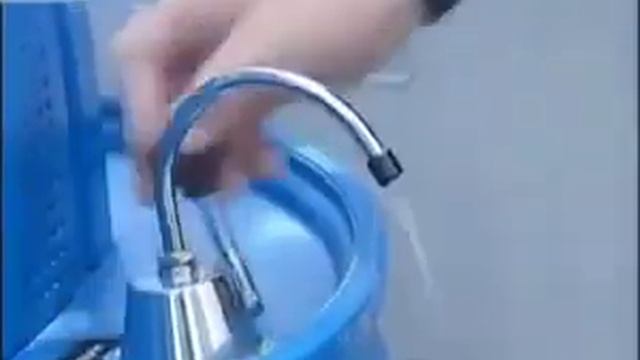 Американский изобретатель делает воду из воздуха смотреть онлайн