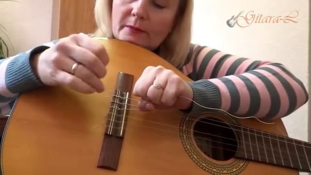 Как поставить нейлоновые струны на классическую гитару смотреть онлайн