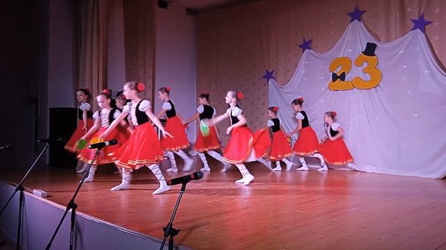 28.02.2024 Brest Belarus.... Шикарный концерт в Южном к 23 февраля... Walks with Victoria смотреть онлайн