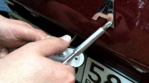 Лада 4х4/Замена лампочек в плафонах подсветки номерного знака на НИВЕ/Lada 4x4