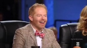 Парень классно танцует.