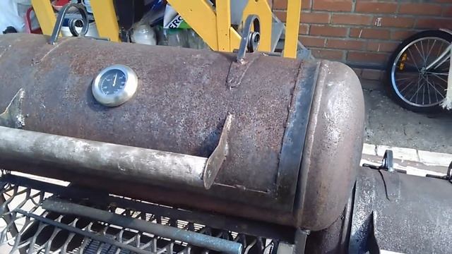 колено вепря ( свинная рулька) на смокер грили смотреть онлайн