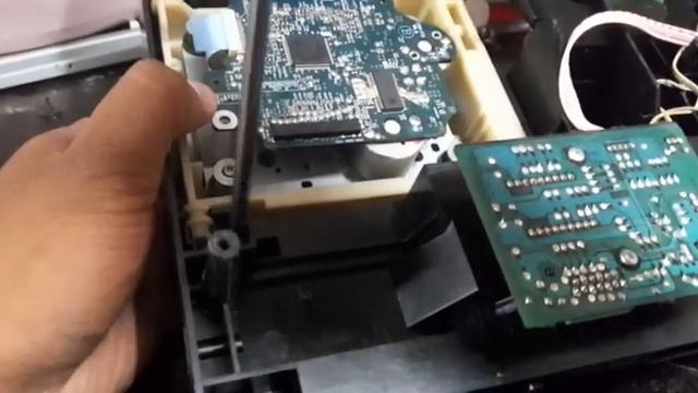 como reparar mecanismo de CDs CUALQUIER SONY GENEZI DE 3 DISCOS DE BANDEJA GIRATORIA PARTE 1 смотреть онлайн