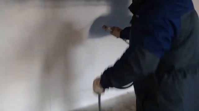 Бытовой безвоздушный Краскопульт HUGNER H-1200. Демонстрация работы смотреть онлайн