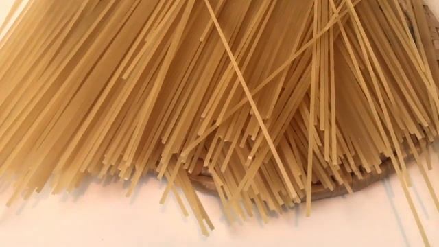 [ENG + RUS SUB] "Паста Карбонара" - рецепт студентки English Tochka смотреть онлайн