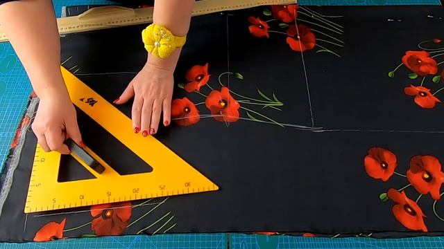 Как сшить платье оверсайз без выкройки. Раскрой платья сразу на ткани.mp4 смотреть онлайн