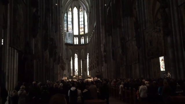 Sunday Morning Ceremony at Koln Cathedral смотреть онлайн