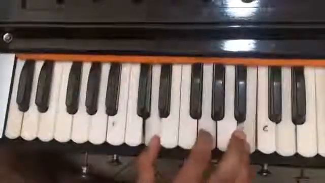 Аккорды гармошка киртан. Харе Кришна. Hare Krishna. Chords Maha mantra kirtan harmonium tutorial смотреть онлайн