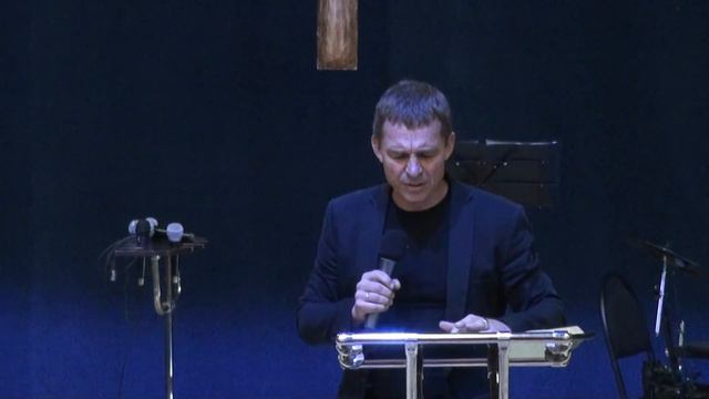 Нести свой крест. Проповедует Денис Черноскутов смотреть онлайн