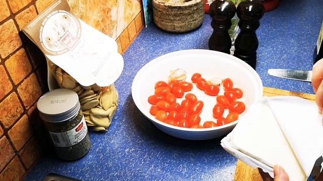 НА ОБЕД ХИТ ИЗ ИНТЕРНЕТА . ПАСТА С ФЕТОЙ И ПОМИДОРАМИ ЧЕРРИ . #таещекулинарка смотреть онлайн