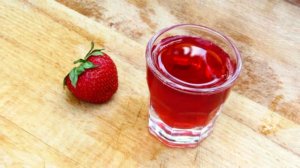 Клубничная наливка, простой и легкий рецепт