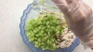 Салат с курицей, ананасом и кукурузой