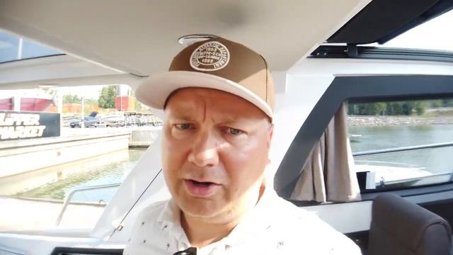 Обзор премьеры финского катера Aquador 300 HT | Yachts Expert