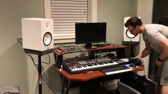 Yamaha HS8 Unboxing with DeHey смотреть онлайн