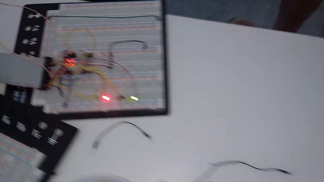 semáfo com botão de pedestre utilizando Raspberry Pi e Sqlite смотреть онлайн