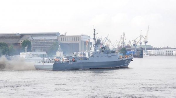 2018-07-23 - Уход МРК 'Ураган' пр 22800 из Санкт-Петербурга