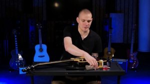 33. Как чистить гитару с глянцевым или матовым покрытием?